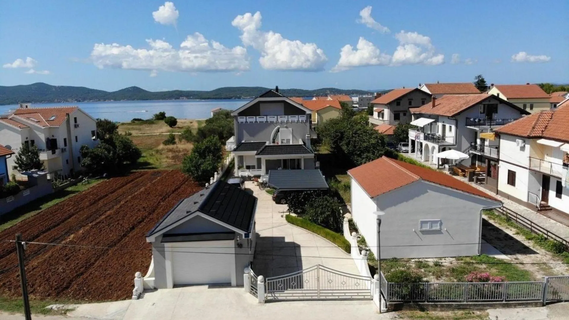 Apartment In Sukosan Mit Balkon, Nahe Am Strand
