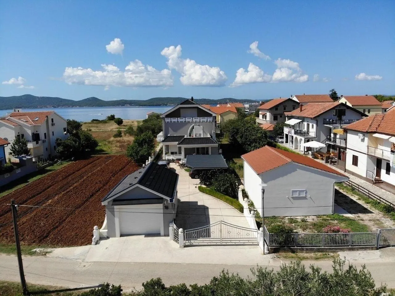 Apartment In Sukosan Mit Balkon, Nahe Am Strand Croatia