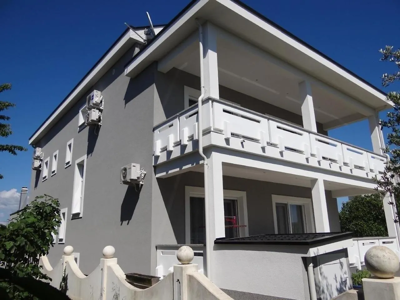 Apartment In Sukosan Mit Balkon, Nahe Am Strand